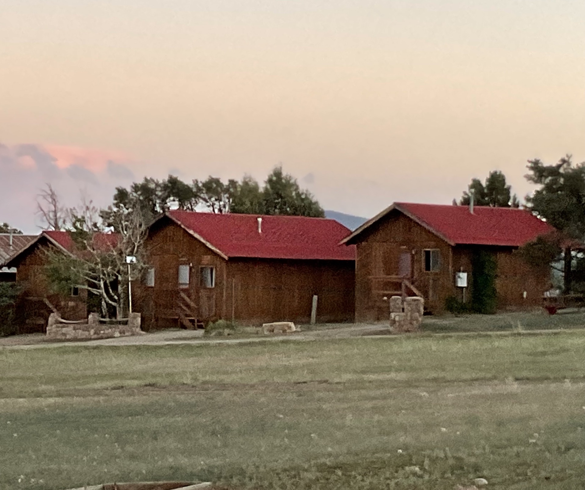 One Bedroom Cabin Stone House Lodge & RV
